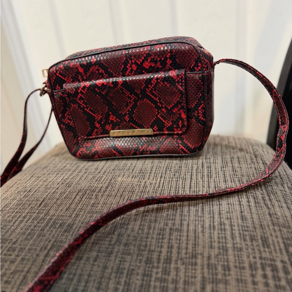 Chic Red Snake Print Crossbody Bag
